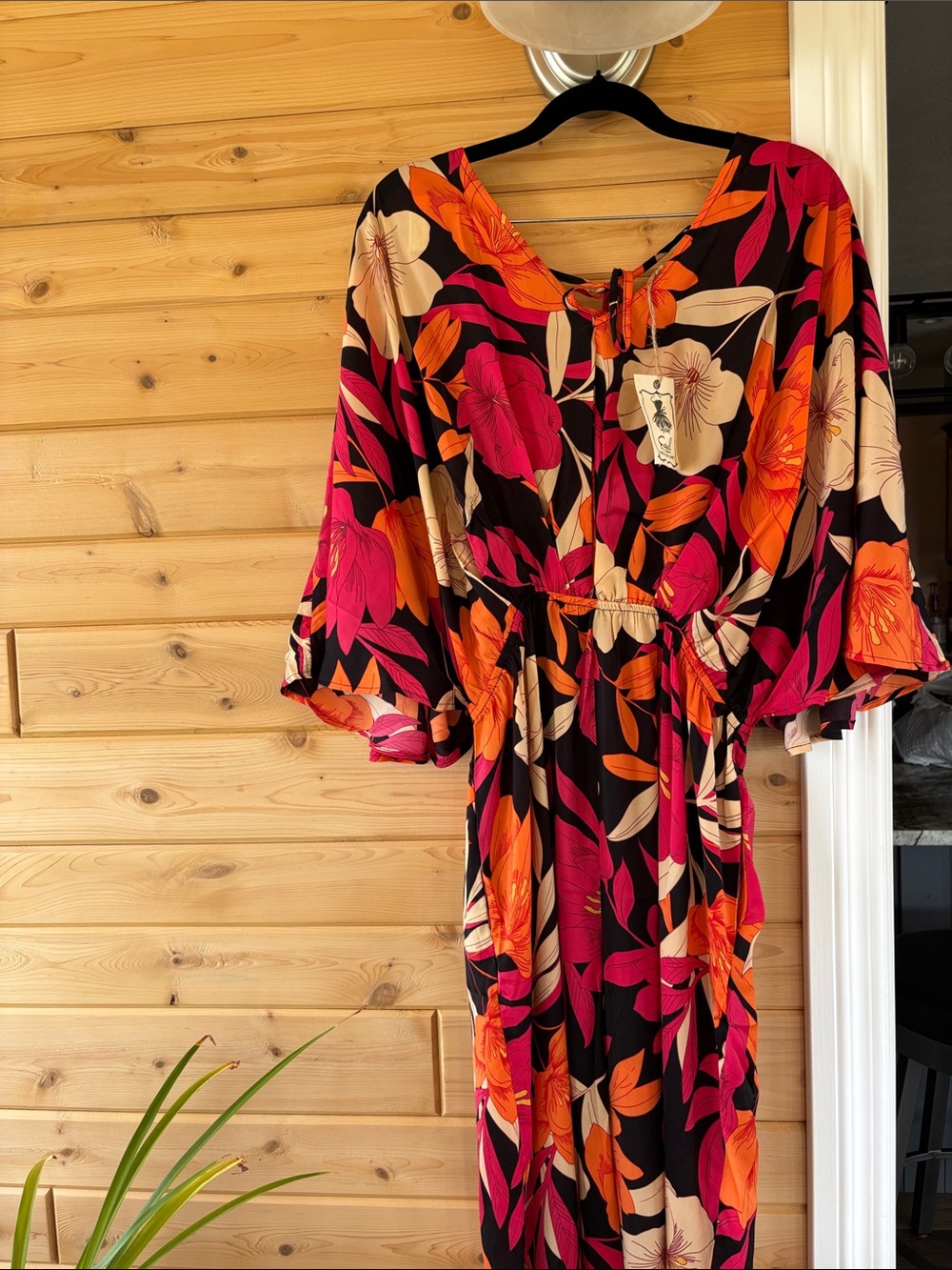 Easel NWT Women’s Floral V-Neck Pants in Black, Pink & Orange